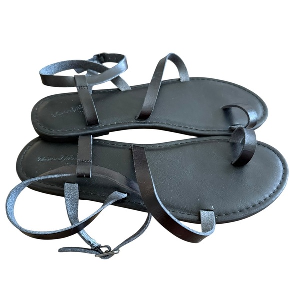 Universal Thread Black Strappy Sandals – Size 7 - Picture 4 of 5